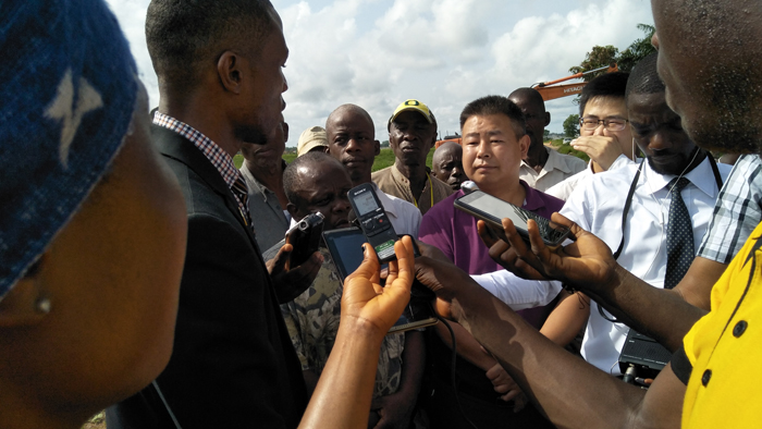 1 社區眾議員接受媒體采訪（莫樹猛）.jpg