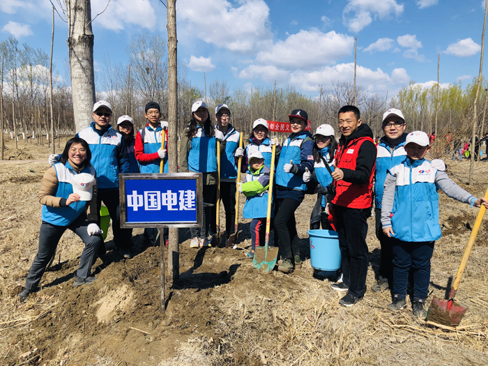 共青林場負責人現場選出最美電建樹.jpg