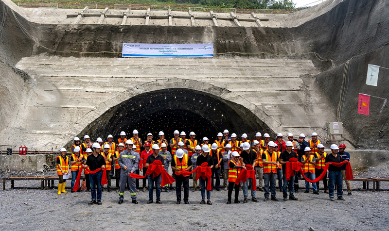 圖1 導(dǎo)流洞貫通剪彩儀式圖.jpg