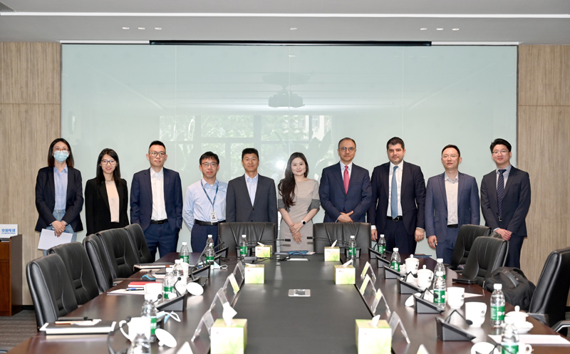 圖片2-楊天福會見渣打銀行企業(yè)商業(yè)及金融機(jī)構(gòu)部、中東非洲地區(qū)業(yè)務(wù)主管、董事總經(jīng)理Lone, Sarmad.JPG