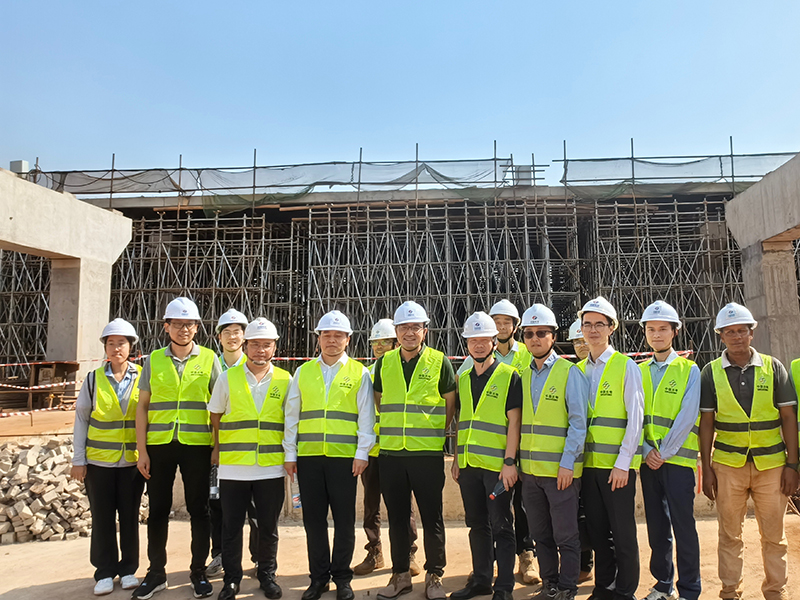 馬玉辛一行考察幾內(nèi)亞邦貝德立交橋項目現(xiàn)場.jpg